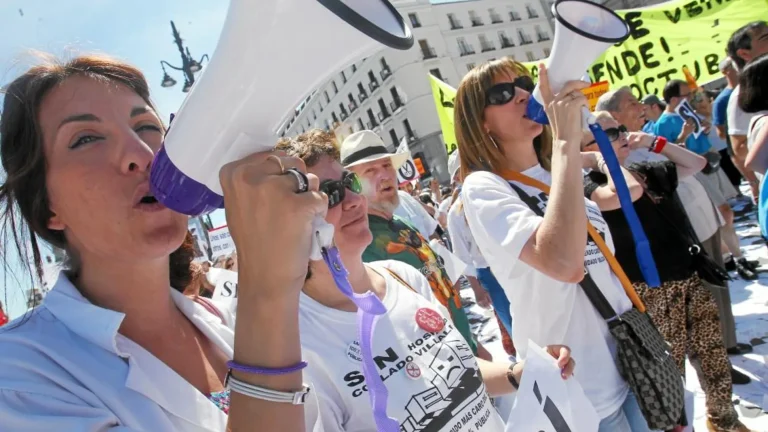 Marea Blanca lleva a la Fiscalía las listas de espera de la sanidad andaluza: «Es cuestión de vida o muerte»
