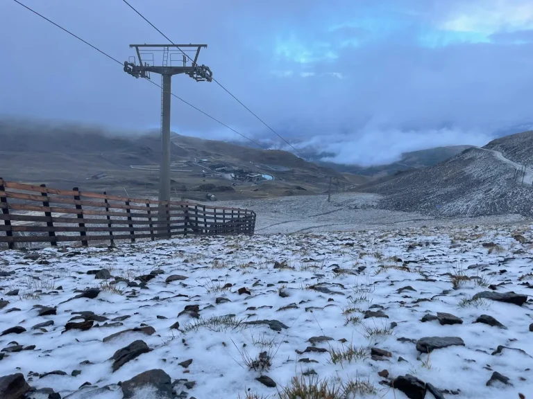 El temporal deja la primera nevada otoñal en las cotas altas de Sierra Nevada