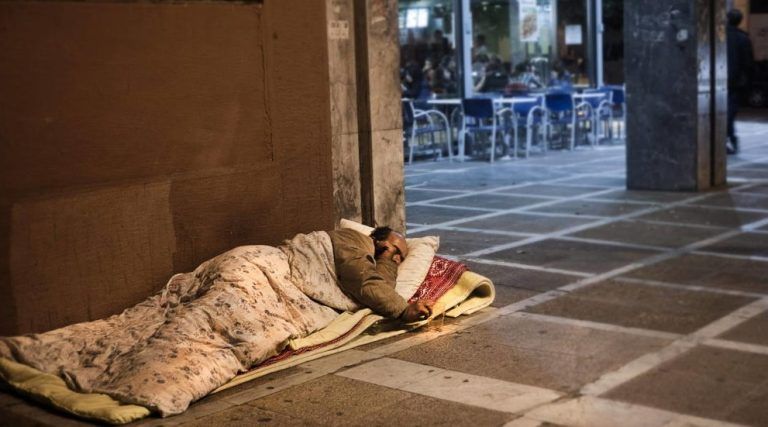 Málaga realiza una batida para acoger a los sintecho durante el aviso naranja por la Dana