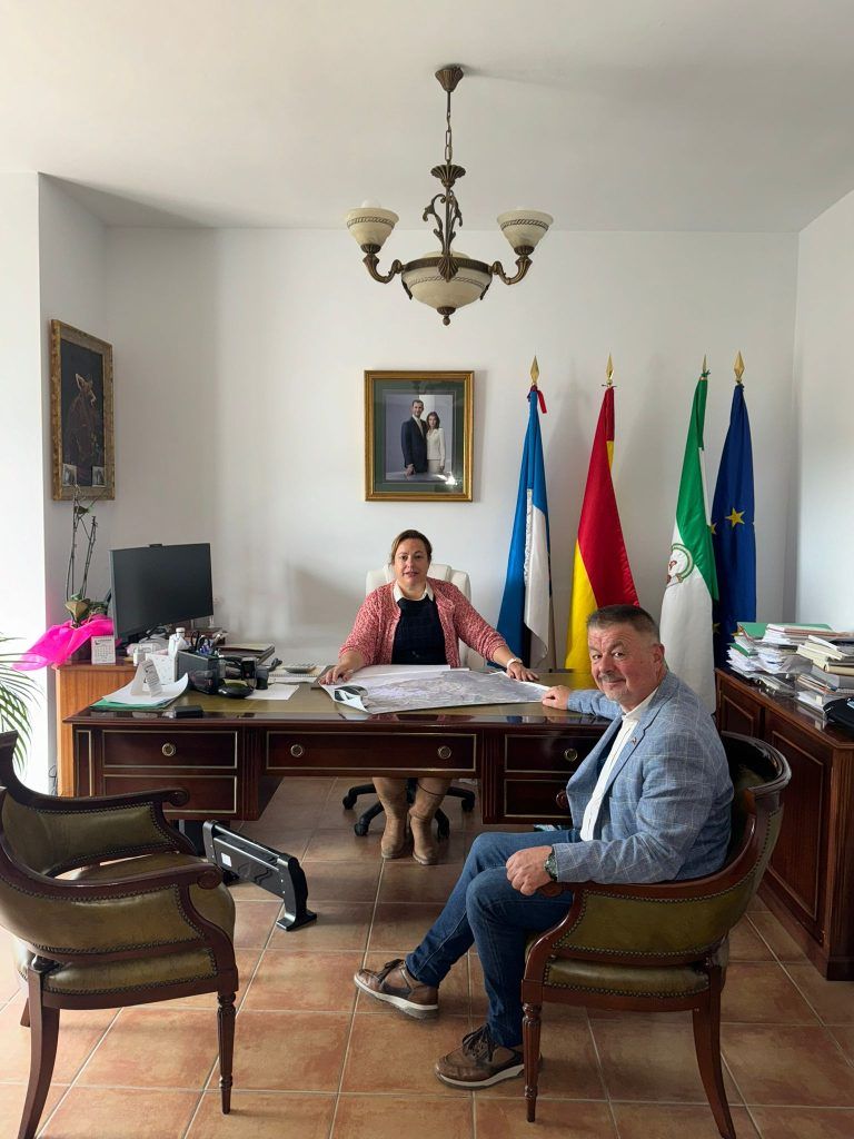 El presidente de la Mancomunidad realiza una visita institucional al municipio de Cómpeta