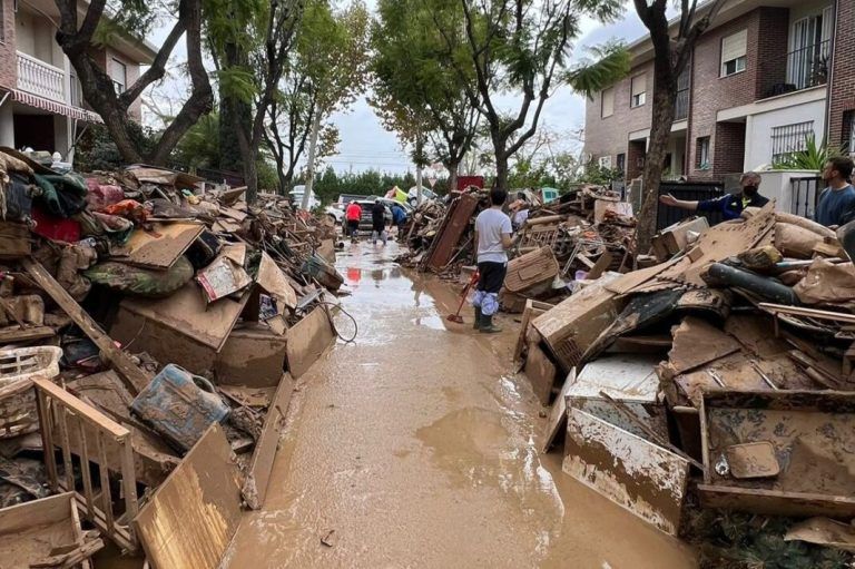 Alertan del riesgo epidemiológico en las poblaciones afectadas por la DANA en Valencia
