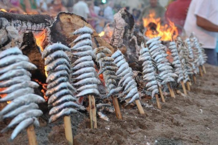 espetosdesardinas-Turismo-Ayto-de-Malaga-750x500
