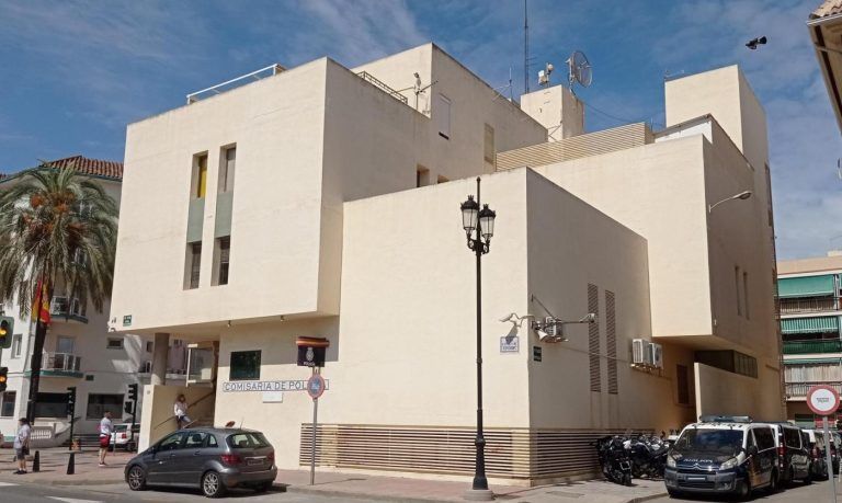 Inmoviliza con bridas a tres mujeres para robarle 32.000 euros en Fuengirola