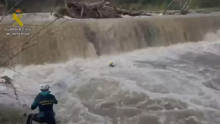 Hallan la moto del motorista desaparecido este miércoles tras caer en el río Genal