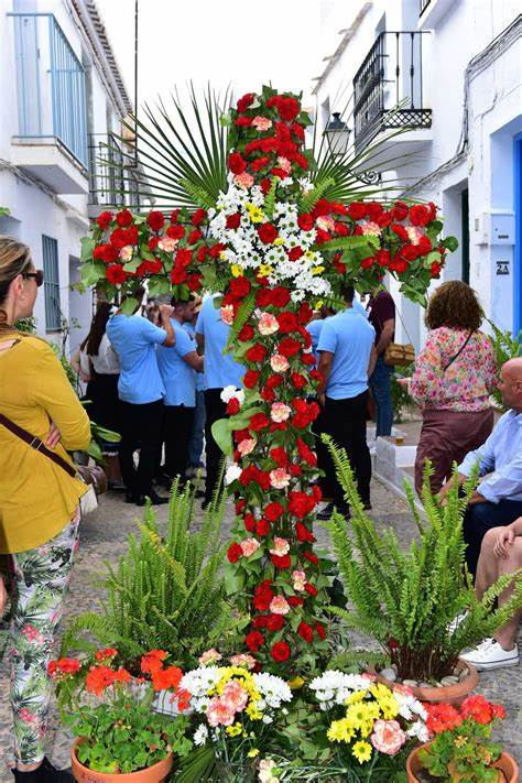 Frigiliana celebra  en mayo sus tradicionales fiestas : Día de la miel de caña y las fiestas del día de la cruz