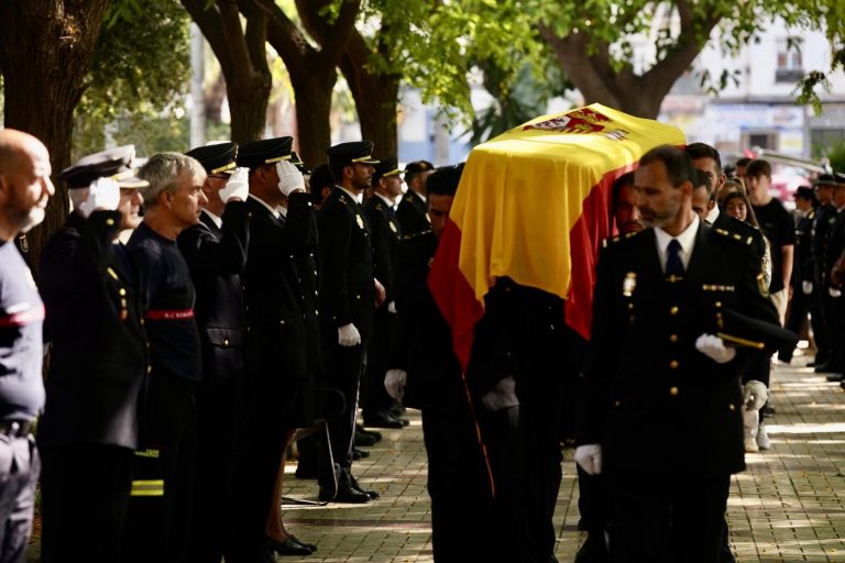 Emotivo adiós en Málaga al subinspector fallecido tras chocar con un coche kamikaze