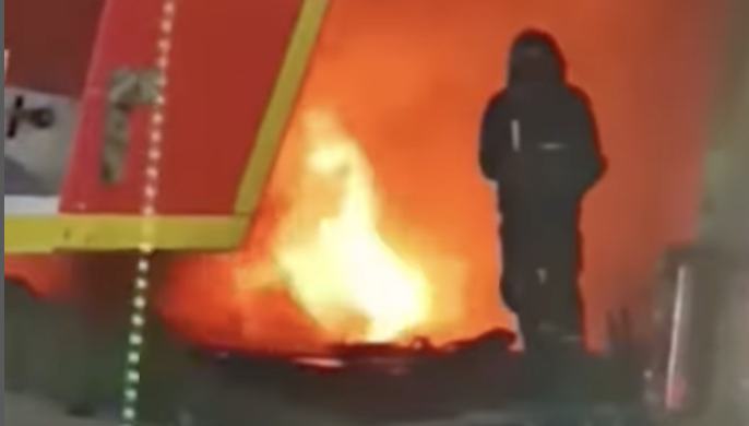 Arde el chiringuito de Cabopino en Marbella