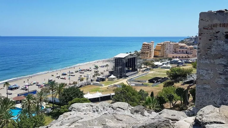 Una mujer de 60 años muere en una playa de Fuengirola cuando se bañaba