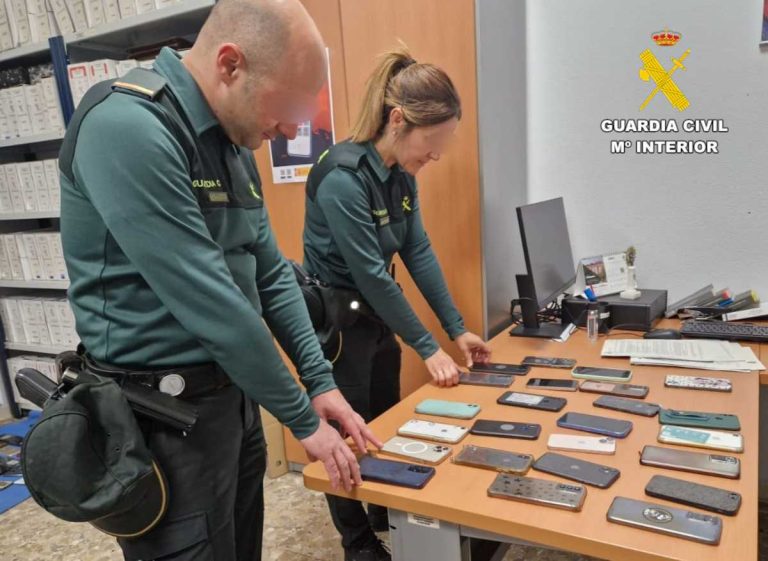 Un rastreo de GPS desvela el escondite de un ladrón en la Feria de San Pedro: 12 móviles recuperados en una sola noche
