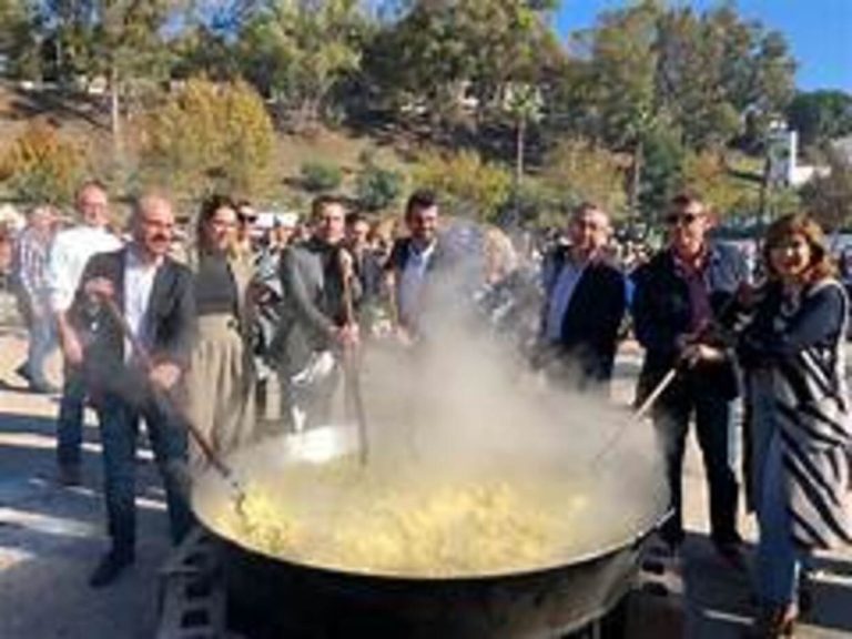 Torrox prepara su 44.ª edición de la Fiesta de las Migas con seis mil toneladas y media de ingredientes y casi 3.000 litros de vino