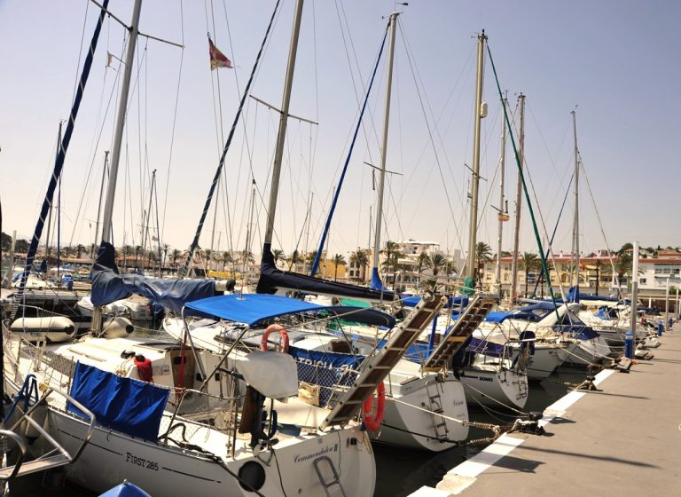 La Junta aprueba la delimitación de espacios y usos portuarios del Puerto de Caleta de Vélez