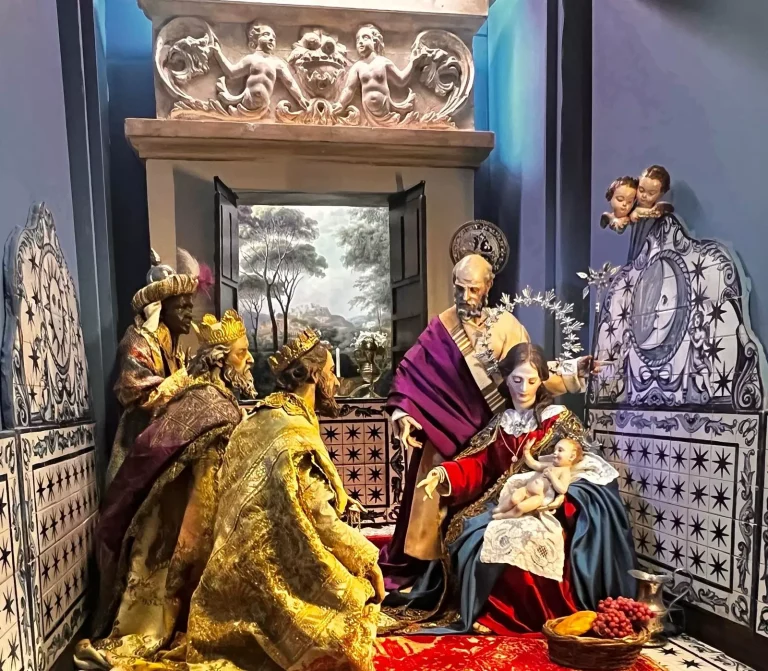 La Navidad cofrade toma Málaga: una ruta de belenes artesanos, históricos y sorprendentes