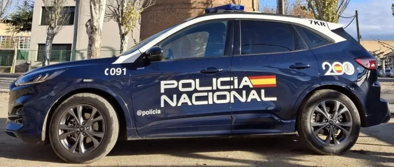 Encuentran el cadáver de una joven junto a su vehículo en Málaga