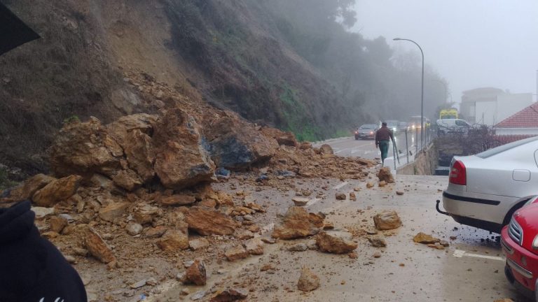 Evacuaciones preventivas y carreteras cortadas tras otra noche de fuertes lluvias en la Serranía de Ronda
