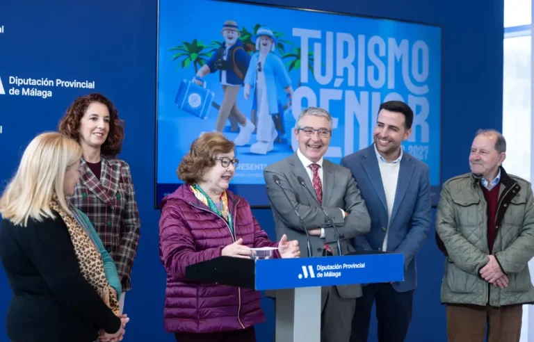 La Diputación de Málaga presenta la VI edición de Turismo Sénior que llevará a 5.000 mayores a recorrer la provincia