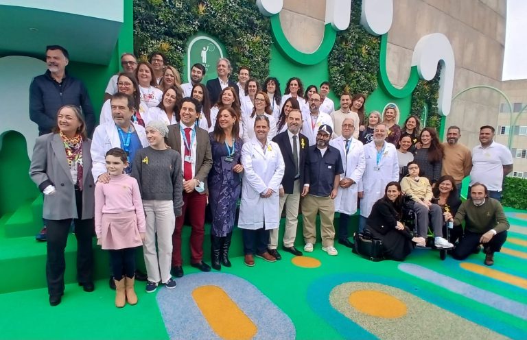 El Materno Infantil de Málaga conmemora el Día Internacional del Cáncer Infantil