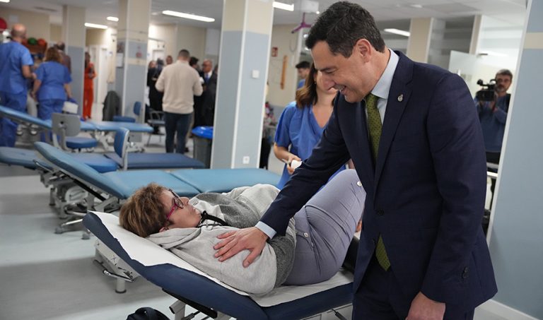 Moreno inaugura la ampliación del Hospital de La Axarquía, un «salto de calidad» para la sanidad