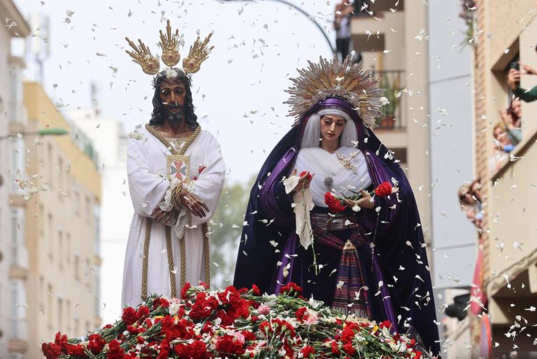 Cuando la fe se convierte en consuelo: los claveles del Cautivo llevarán esperanza a los hospitales de Málaga