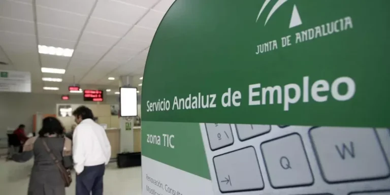 Andalucía registra su mayor caída del paro en marzo con casi 9.000 desempleados menos