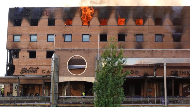 El incendio de Le Grand Café convirtió el centro de Málaga en un “horno de fuego” durante más de 30 horas