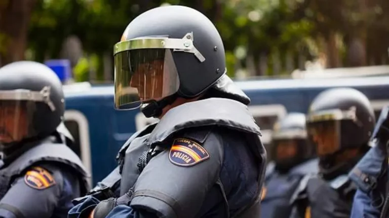 Málaga-Almería, bajo máxima vigilancia: más de 100 agentes blindarán la final por el ascenso