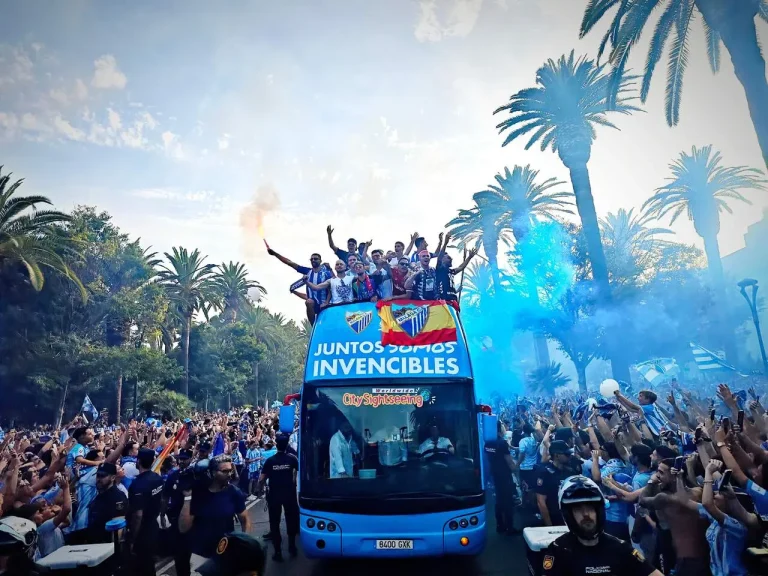 Málaga vuelve a tocar el cielo: una ciudad entera abraza a sus héroes en una celebración para la historia