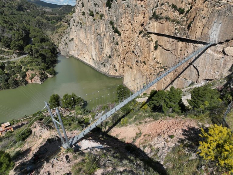 El Caminito del Rey inaugura el puente colgante peatonal más largo de España
