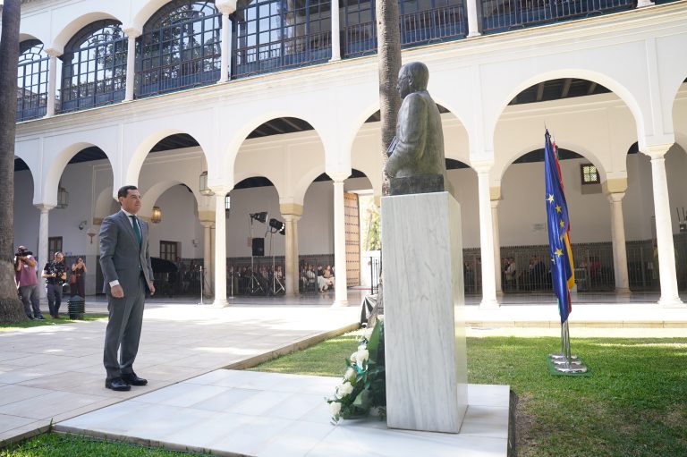 Moreno reivindica el legado de Blas Infante como símbolo de igualdad, pluralidad y futuro para Andalucía
