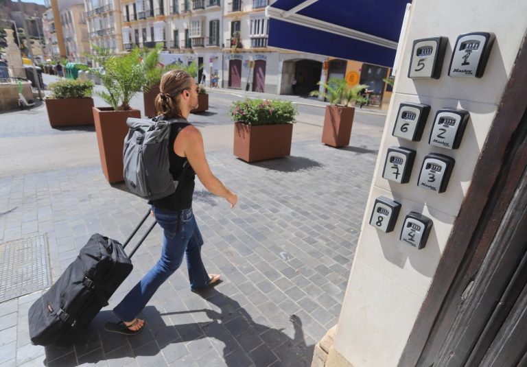 Málaga pone freno a los apartamentos turísticos con una nueva reforma urbanística para proteger la vivienda residencial