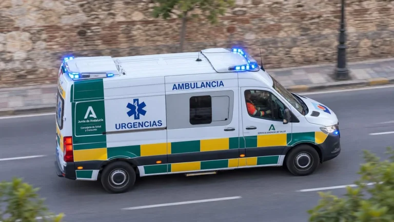 Un accidente entre dos vehículos acaba en tragedia en Mijas: un fallecido y tres heridos
