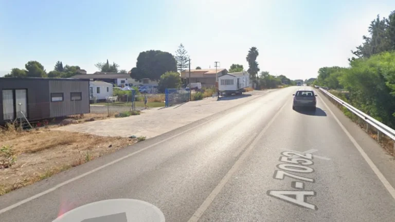 Dos muertos en un choque frontal entre un coche y un camión en Alhaurín de la Torre