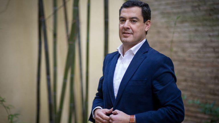 se inicia el pleno de investidura del primer presidente no socialista de la Junta desde 1982