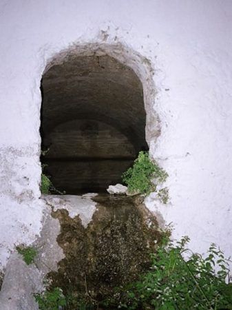 El Aljibe Árabe o Medieval, canillas de aceituno