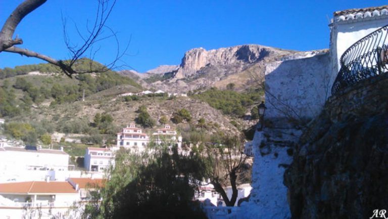 vistas de Canillas de Aceituno desde el mirador del castillo, Axarquía