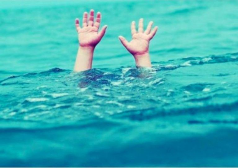 Muere un niño ahogado en una piscina en Nerja
