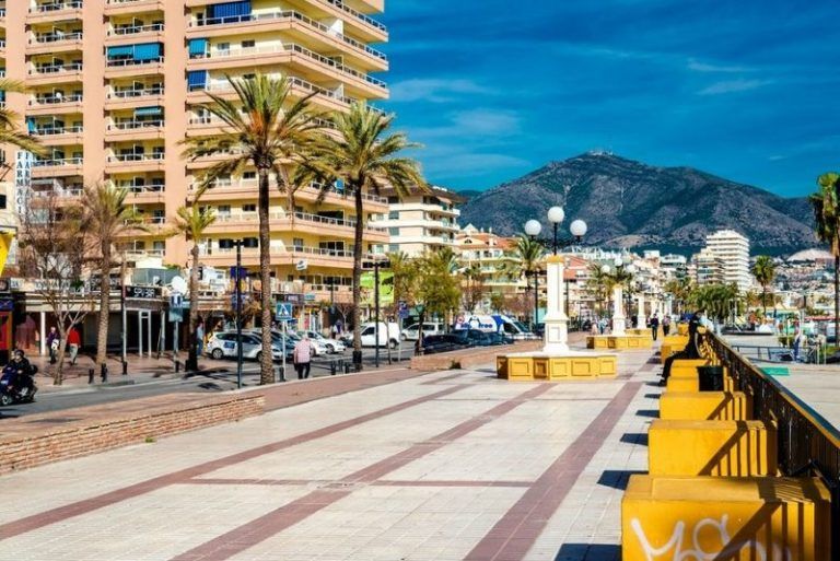 El incendio de una vivienda en Fuengirola se resolvió con dos intoxicados