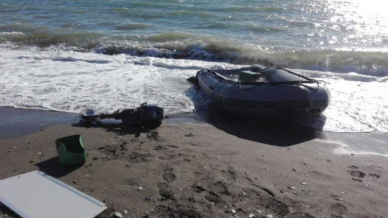 Dos muertos en una patera que ha llegado a la playa de Chilches